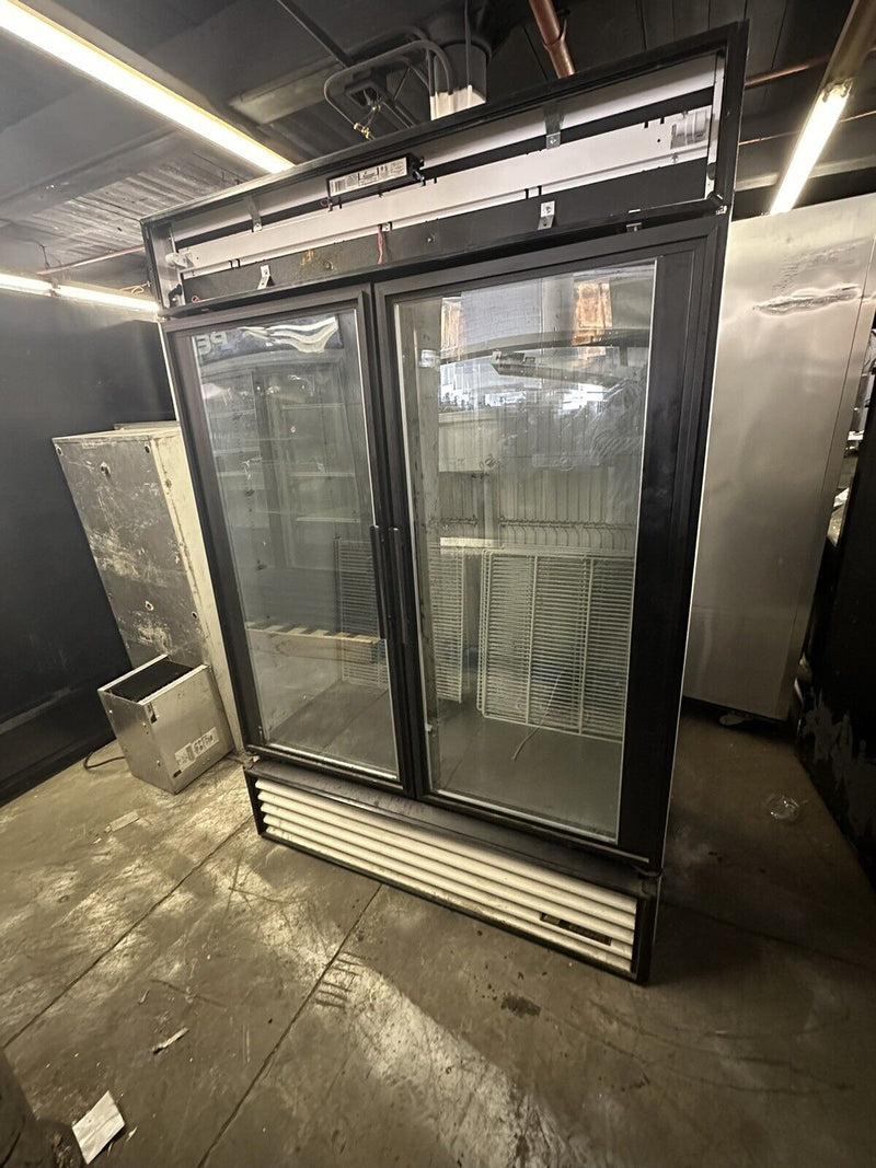 TRUE GDM49F USED 2 DOOR GLASS FREEZER MERCHANDISER