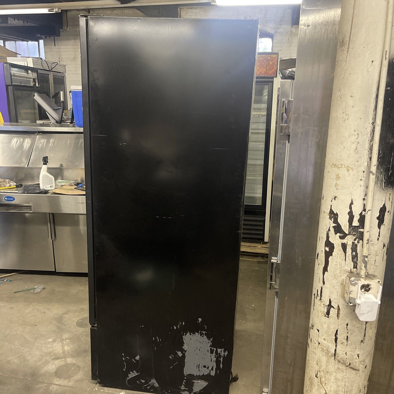 ROYAL VENDORS RVCF-027 SINGLE GLASS DOOR REFRIGERATOR MERCHANDISER USED