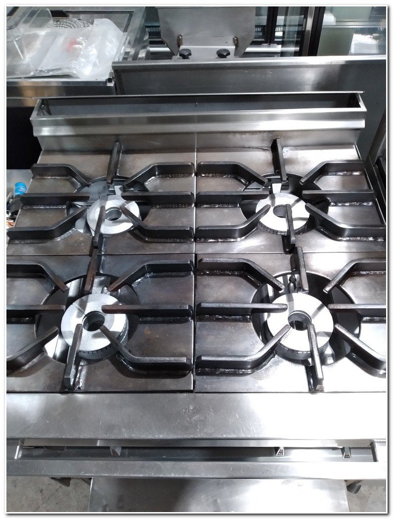 USED JADE Titan Heavy-Duty 4-Burner (18-in Burners) Gas Range, NG JTRH-4-30